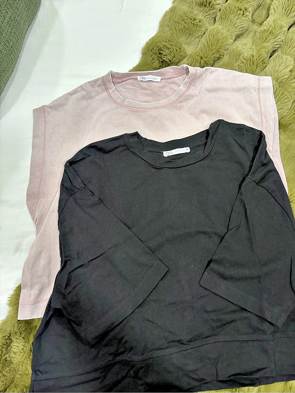 Zara Sleeveless and short sleeve crop Tees 2-Piece Set in Black & Pink Like New